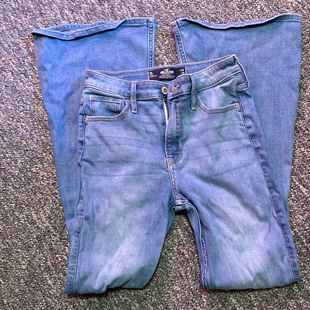 Hollister, high-rise vintage flare. Sz 3S; W26, L29